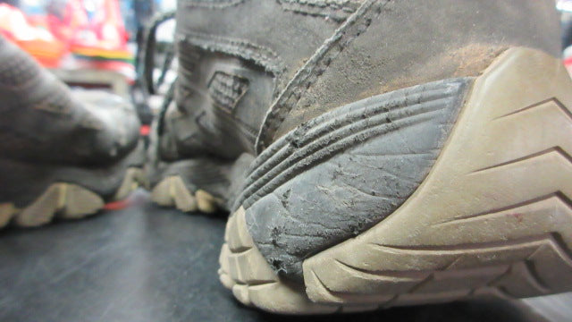 Load image into Gallery viewer, Used Merrell Mens 9 Hiking Shoes
