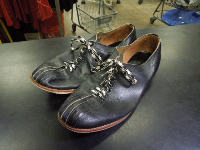 Load image into Gallery viewer, Used Vintage Leather Bowling Shoes Size 11
