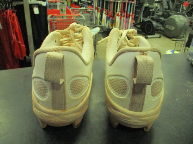 Load image into Gallery viewer, Used New Balance Velo V4 Softball Cleats Size 9
