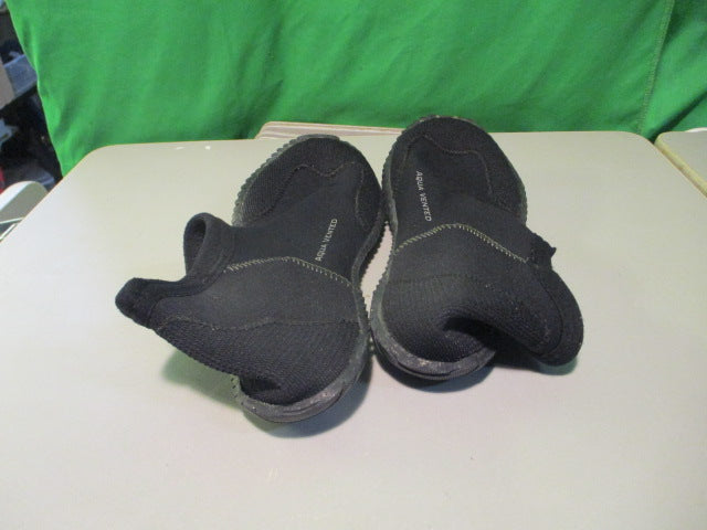 Load image into Gallery viewer, Used Scuba Max Size 6 Aqua Vented Dive Boots
