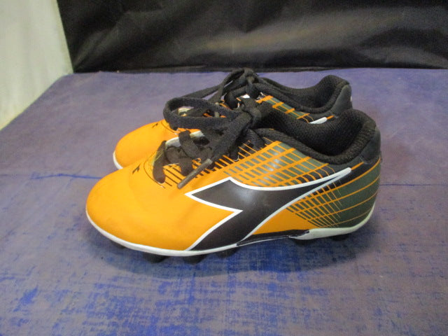 Load image into Gallery viewer, Used Diadora Soccer Cleats Youth Size 9.5K
