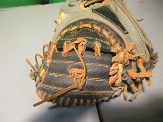Used Wilson A2000 SuperSkin Spin Control SCM1D 33.5" Catchers Mitt