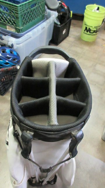 Load image into Gallery viewer, Used Callaway Solaire Golf Stand Bag w Carry Strap - stains and tear in bag
