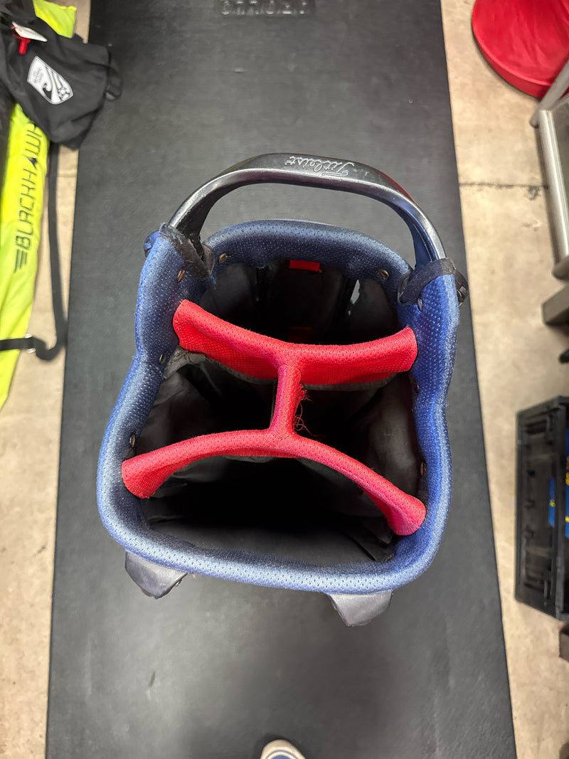 Load image into Gallery viewer, Heavy Use Titleist 4 Players Golf Stand Bag
