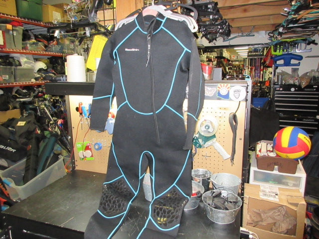 Load image into Gallery viewer, Used Hevto Men Wetsuit 3/2mm - Size Large
