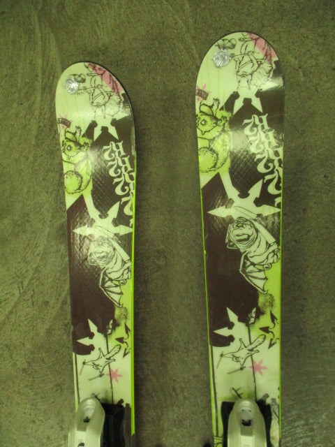 Load image into Gallery viewer, Used K2 MissDemeanor 159cm Skis w/ Rossignol Bindings
