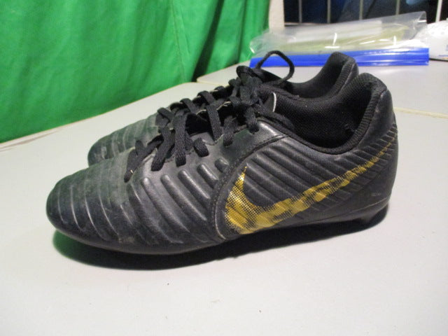 Load image into Gallery viewer, Used Nike Tiempo Size Youth 5 Soccer Cleats
