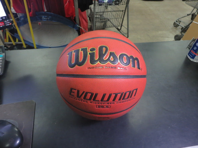 Load image into Gallery viewer, Used Wilson Evolution 28.5 Indoor Game Ball Size 6
