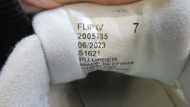 Load image into Gallery viewer, Used Chasse Flip IV Cheerleading Shoes - Size 7
