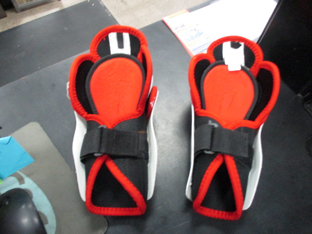 Load image into Gallery viewer, Used Total Hockey 8&quot; Shin Guards
