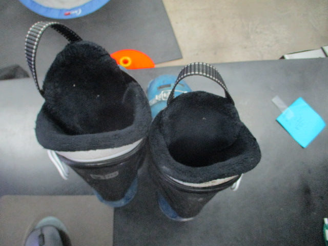 Load image into Gallery viewer, Used Salomon Kids Size 4 Ski Boot
