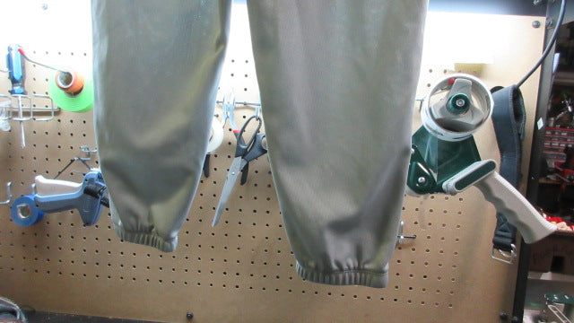 Load image into Gallery viewer, Used Under Armour Pull-Up Closed Bottom Baseball Pants - Size Youth XL
