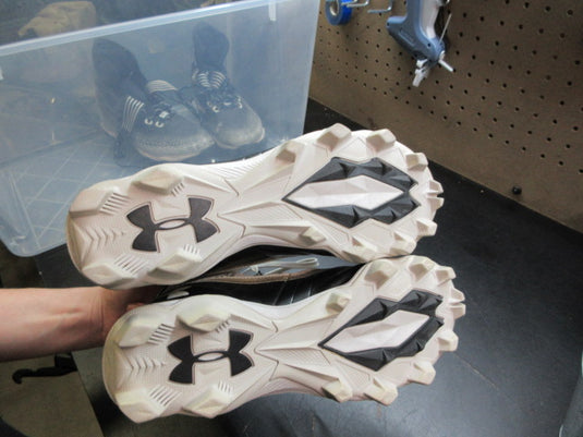 Used Under Armour Men's Highlight RM Football Cleats - Size Youth 5.5