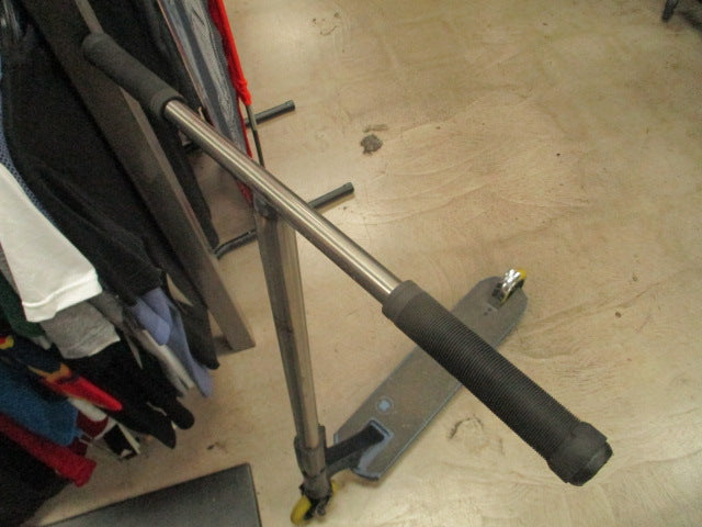 Load image into Gallery viewer, Used Lucky LS EVO Scooter
