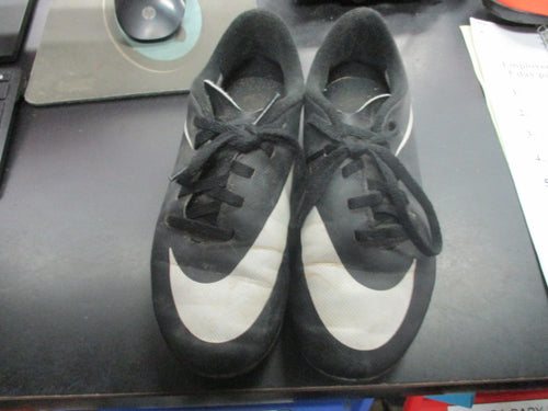 Used Nike Size 1 Soccer Shoes