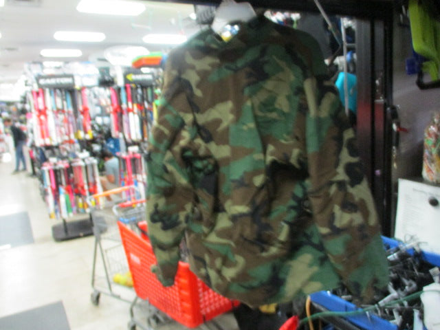 Load image into Gallery viewer, Used Camo Jacket Size Large
