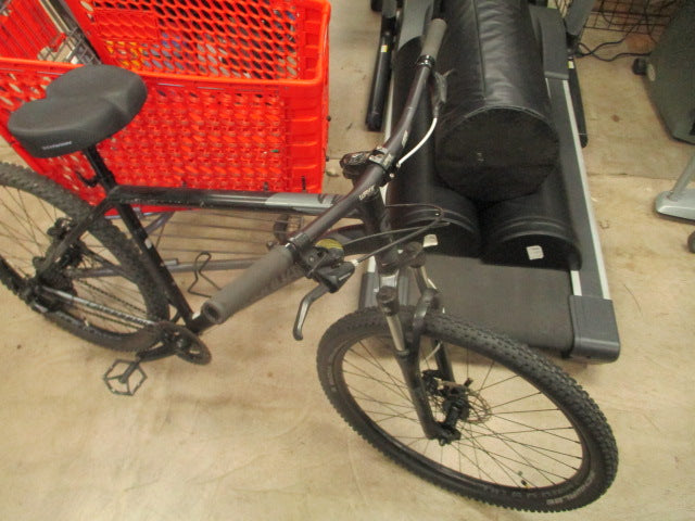 Load image into Gallery viewer, Used Cannondale Catalyst 27.5" 21 Speed Large Mountain Bike
