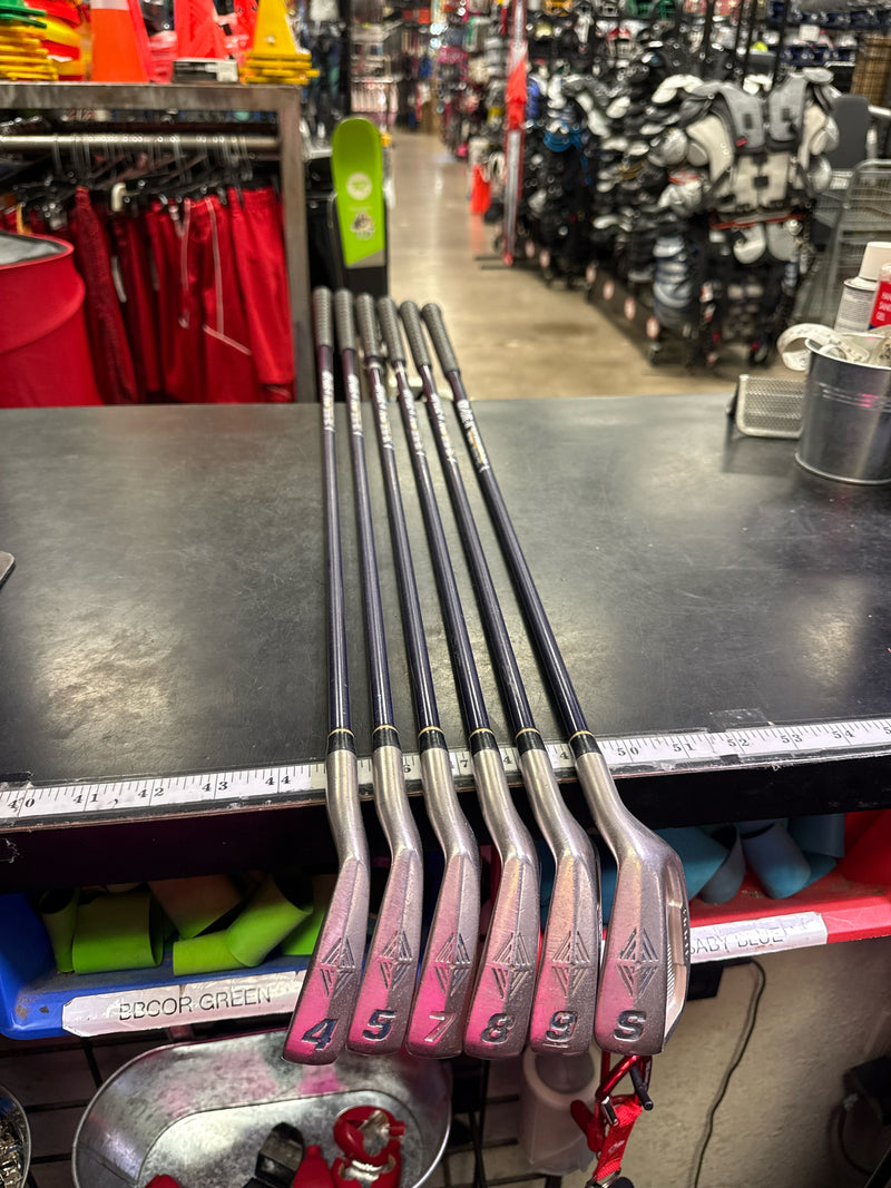 Load image into Gallery viewer, Used Top Flite Tour Diamond Ladies 6pc Right Hand Iron Set 4-9i no 6 and Sw
