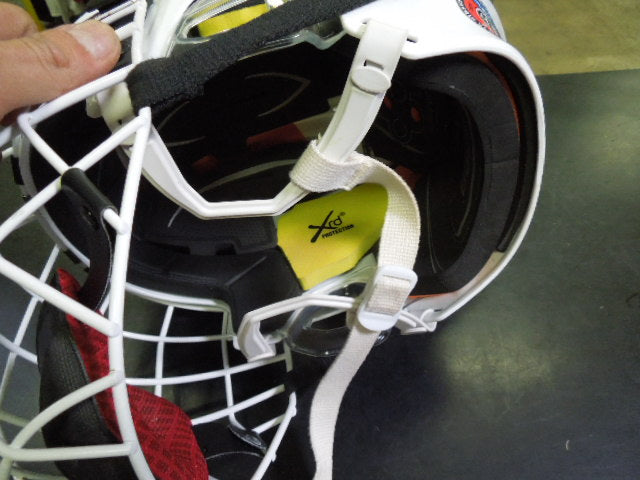 Load image into Gallery viewer, Used Bauer Re-Akt White Hockey Helmet Size Large w/ Mask
