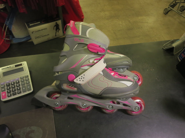 Load image into Gallery viewer, Used Chicago Skates Ladies GLS Roller Skate Size 9
