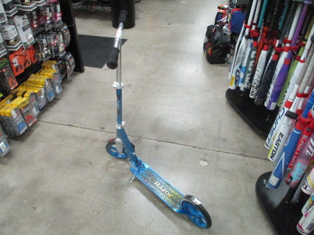 Load image into Gallery viewer, Used Razor A5 Lux Kick Scooter W/ Kick Stand
