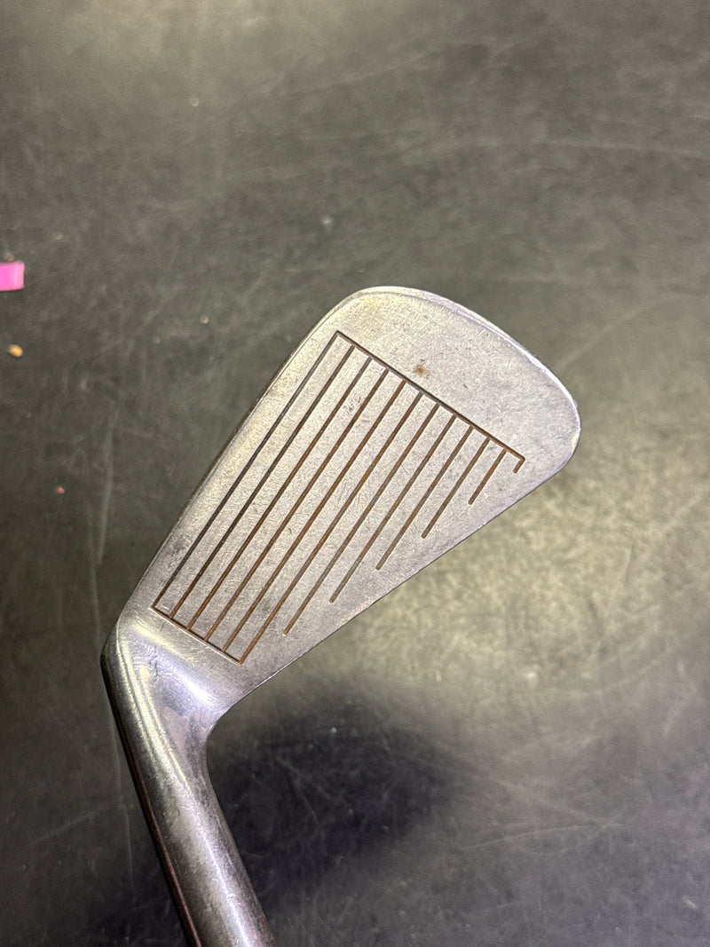 Load image into Gallery viewer, Vintage MacGregor Tourney Right Hand 5 Iron
