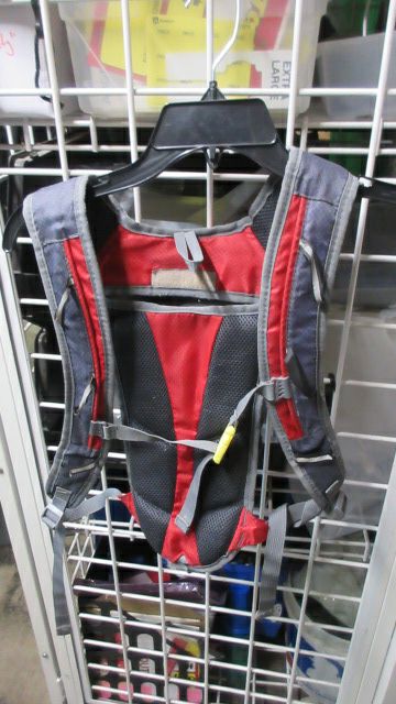 Load image into Gallery viewer, Used Ledge Gooseberry Hydration Pack- wear
