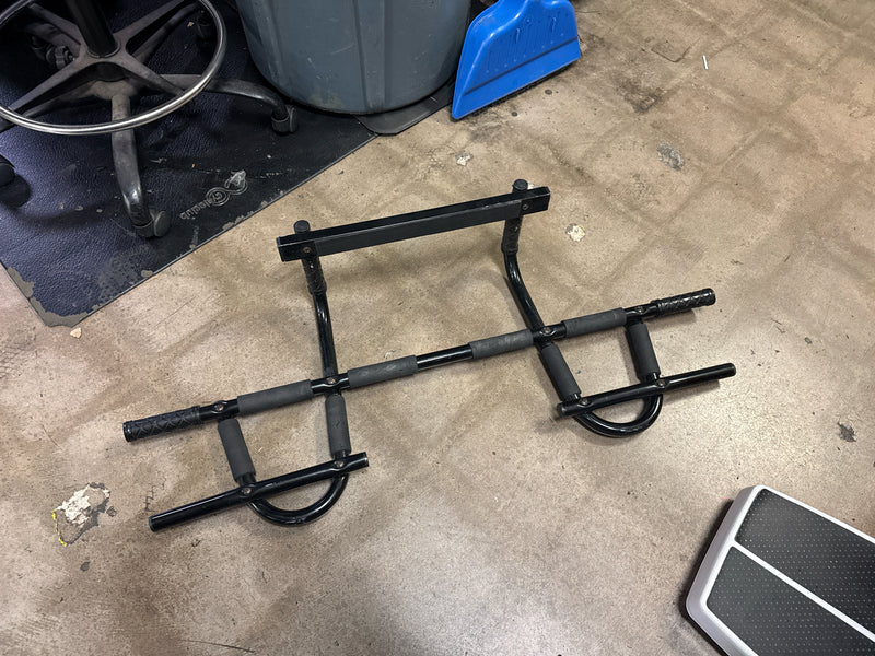 Load image into Gallery viewer, Used Doorway Pull Up Bar Standard Doorway Fit with Multiple Grips
