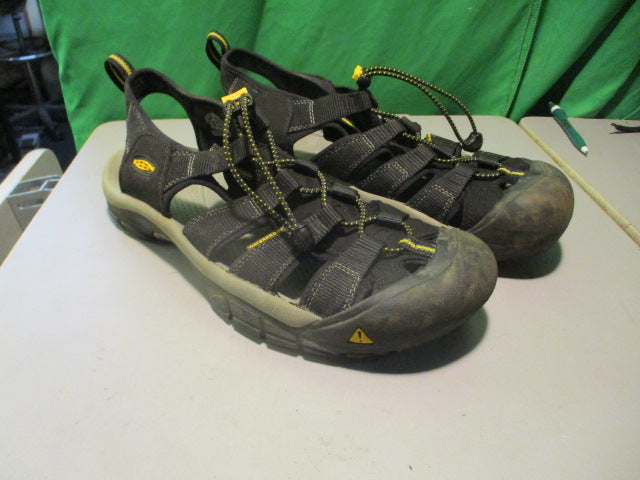 Load image into Gallery viewer, Used Keen Size 12 Water Shoes Sandals
