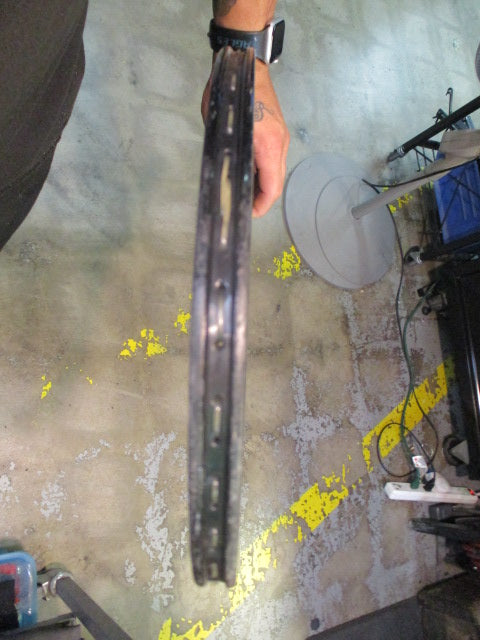 Load image into Gallery viewer, Used Wilson Sting Midsize Graphite 27&quot; Tennis Racquet
