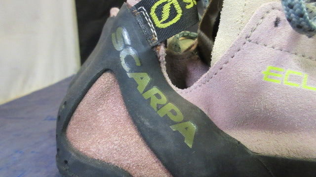 Load image into Gallery viewer, Used Scarpa Eclipse Climbing Shoes Size 36.5

