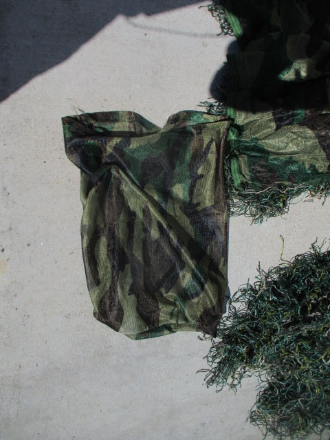 Load image into Gallery viewer, Used Ghillie Like Suit for Upper Body and Head With Snap Enclosure
