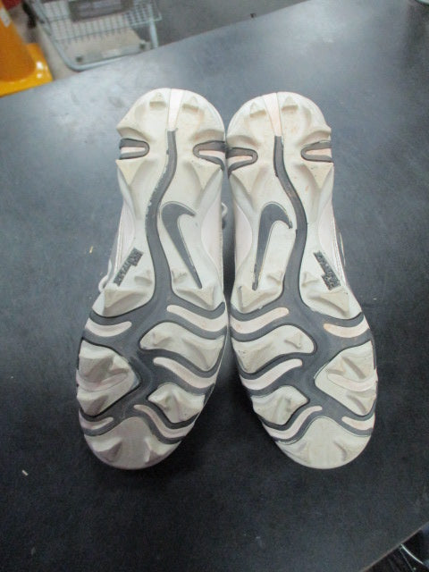 Load image into Gallery viewer, Used Nike Fastflex Alpha Cleats in white size 5.5Y

