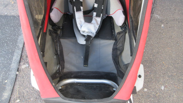 Load image into Gallery viewer, Used Thule Chariot Single Rider Bicycle Trailer
