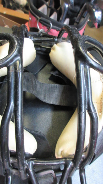 Load image into Gallery viewer, Used Rawlings Umpire LWMX Face Mask - plastic cracking
