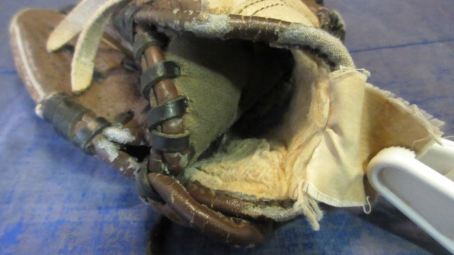 Load image into Gallery viewer, Used Mizuno Power Close 10&quot; Glove - LHT - worn

