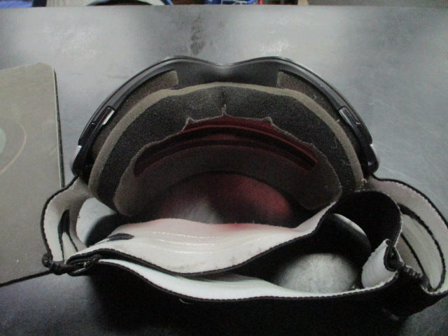 Load image into Gallery viewer, Used Oakley Prizm Snow Goggles
