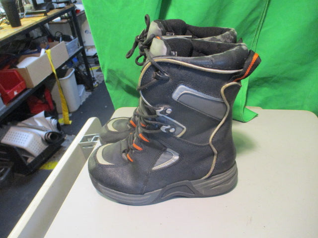 Load image into Gallery viewer, Used Bacl/Orange Winter Water Proof Size 4 Boots
