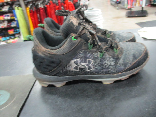 Load image into Gallery viewer, Used Under Armour Out Of Here Size Youth 6 Cleats
