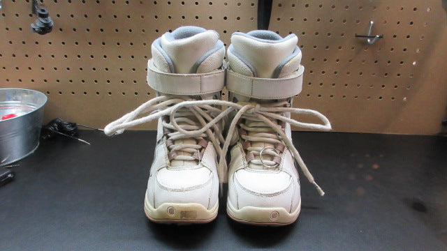 Load image into Gallery viewer, Used Burton Snowboard Boots - Size 5
