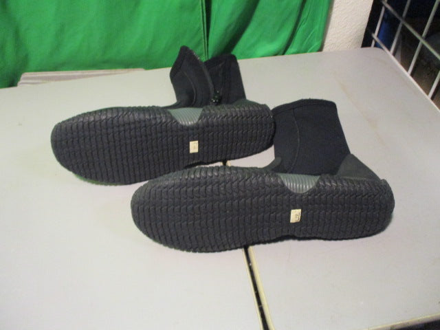 Load image into Gallery viewer, Used Scuba Supreme Size 10 Neoprene DIVE BOOTS
