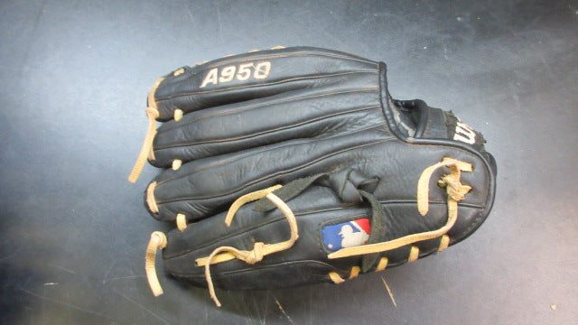 Load image into Gallery viewer, Used Wilson A950 11.75" Leather Glove - RHT
