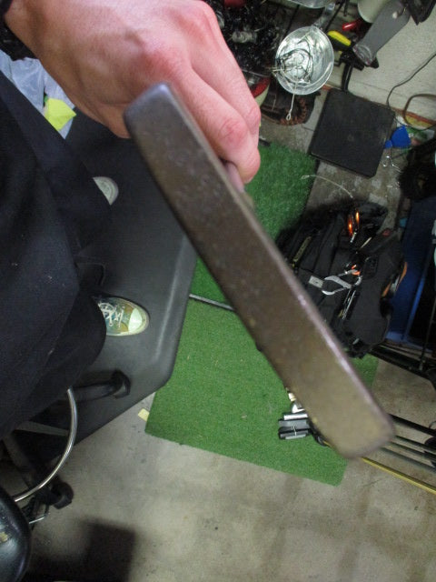 Load image into Gallery viewer, Vintage Acushnet Bullseye LBM5S Rigth Hand Blade Putter
