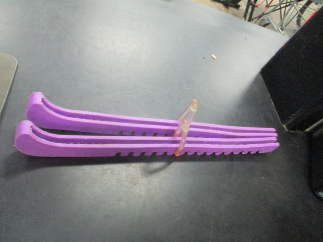 Load image into Gallery viewer, Used Hockey/Figure Skates -Skate Guard

