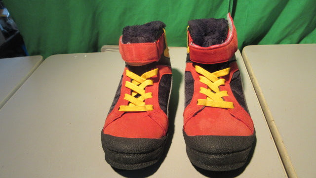 Load image into Gallery viewer, Used Quickshark Youth Winter Boots Size 13 Youth
