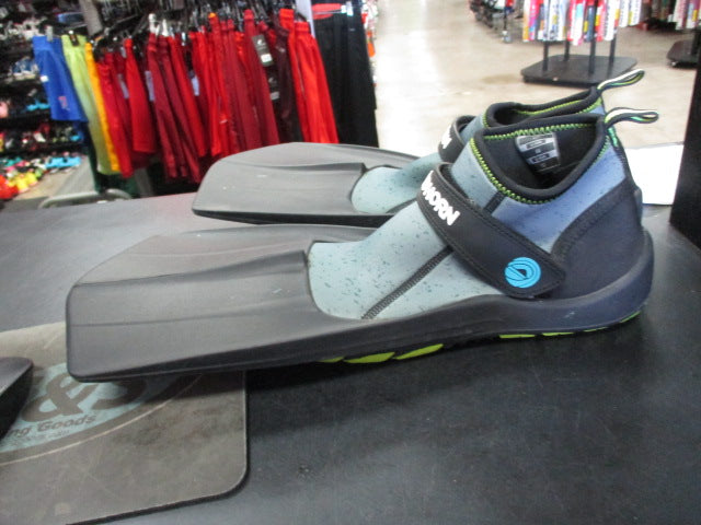 Load image into Gallery viewer, Used Wildhorn 16&quot; Size 12 Scuba Fins
