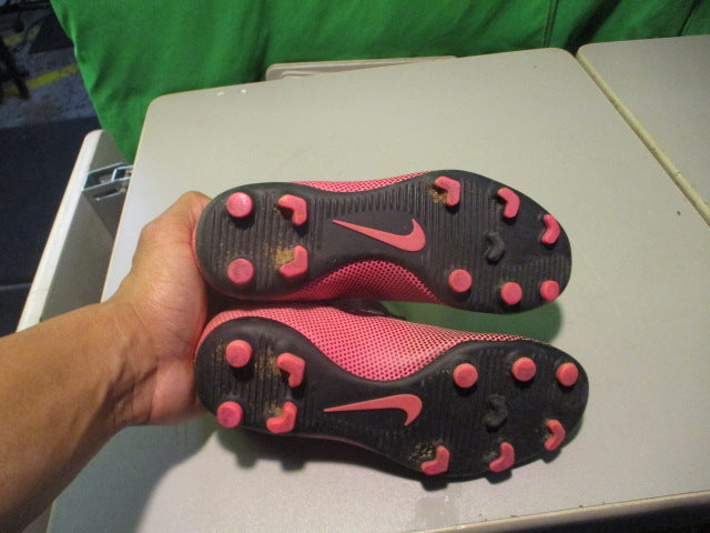 Load image into Gallery viewer, Used Nike Cleats Size 1y
