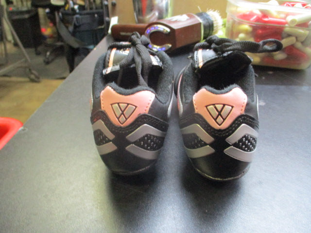 Load image into Gallery viewer, Vizari Verona Soccer Cleats Youth Size 10
