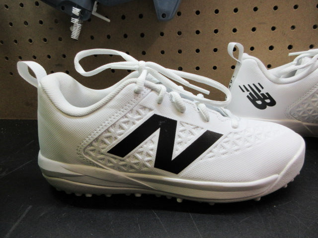 Load image into Gallery viewer, Like New New Balance 4040 v8 Youth Turf-Trainer - Size 4.5
