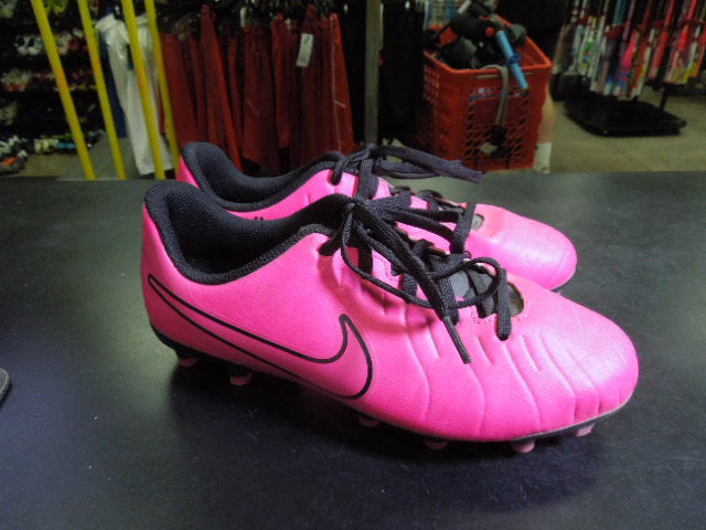 Load image into Gallery viewer, Used Nike Mecurial Girls Soccer Cleat Size 4.5Y
